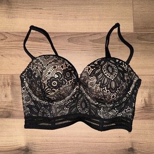 Beautifully laced basque/corset top from Victoria secret in 32C/C70